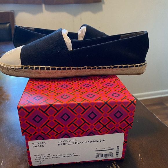Tory Burch espadrilles,size:8 color is perfect black/White. - Picture 4 of 4